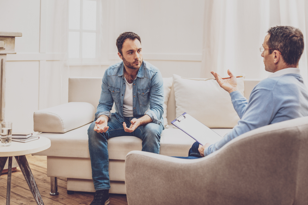 How does Molfa provide psychological assistance to men